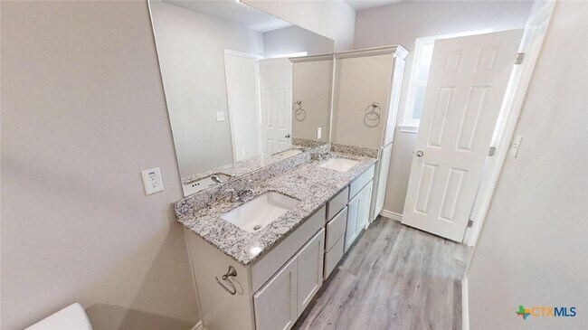 Building Photo - 130 Wind Ridge Dr