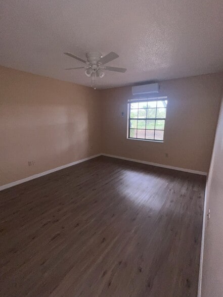 Building Photo - 6790 McLaren Pl