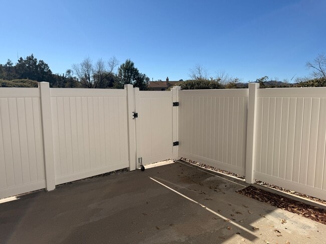 Building Photo - 2165 Elkhorn Dr