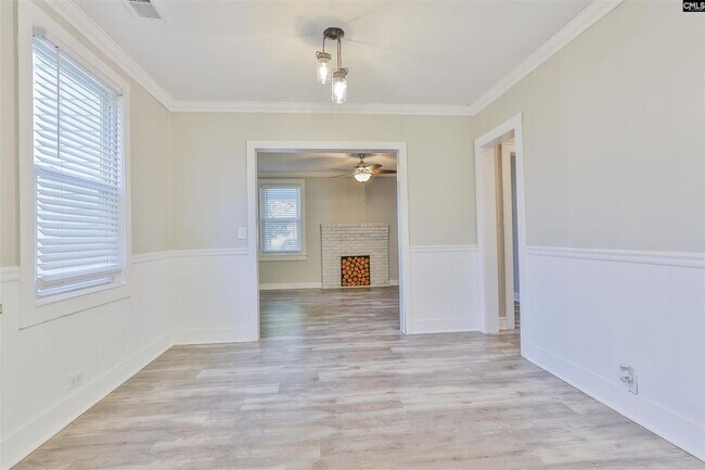 Building Photo - Adorable 3BR/1.5BA Renovated Bungalow Near...