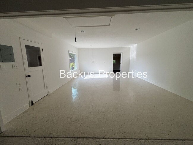 Building Photo - Wonderful Home in South Salinas