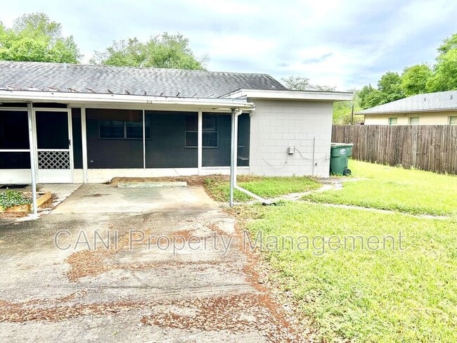 Building Photo - 532 Park Ave