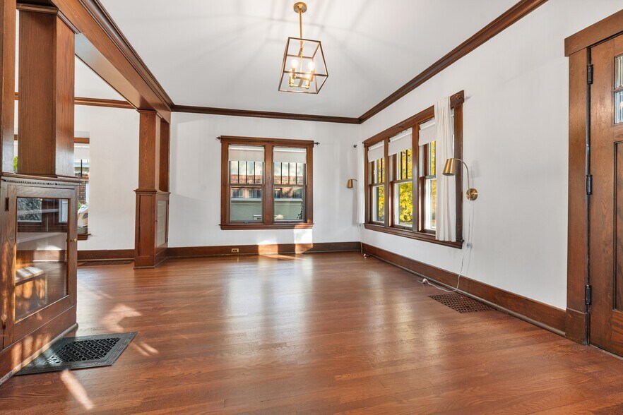 Building Photo - 127 Trowbridge St NE