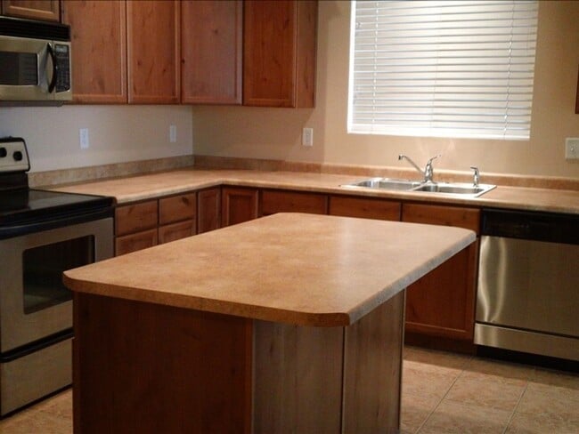 Building Photo - Cambria Townhome End Unit for Rent