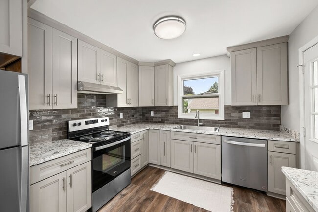 Building Photo - Charming Bi-Level for rent in Milford, $2,...