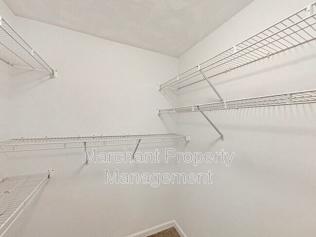 Building Photo - 708 Maple Dr