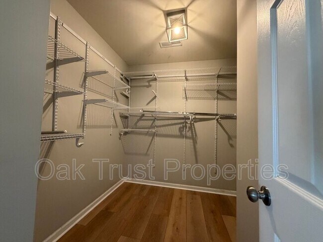 Building Photo - 701 Greymohr Ln