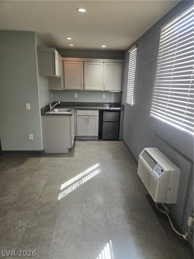 Building Photo - 223 N 9th St