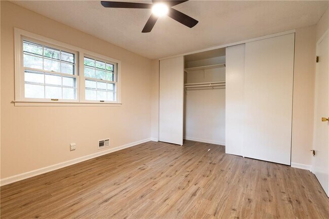 Building Photo - 3908 Bellair Dr