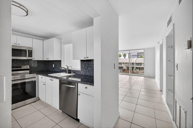 Building Photo - 3550 NE 169th St