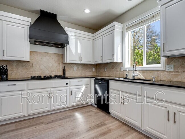 Building Photo - 17811 NE 38th Way