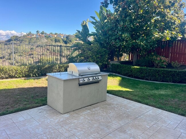 Building Photo - Aviara 4 BD, 3BA in gated community