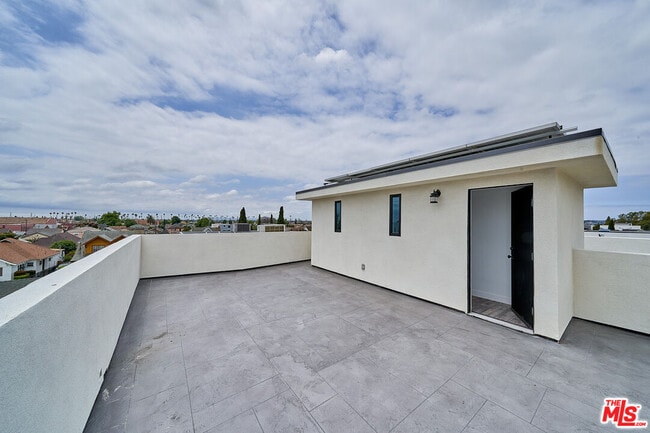 Building Photo - 603 W 41st Pl