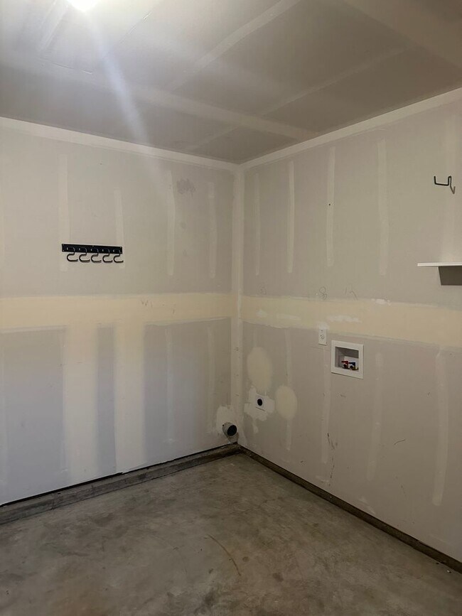 Building Photo - Available now! 3 bedroom ~ 2.5 Bathroom stylish home in Adair Village!