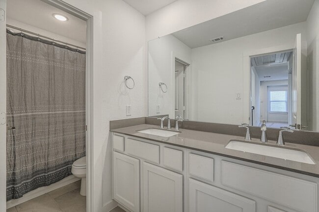 Building Photo - 662 Lost Maples Bend Ln