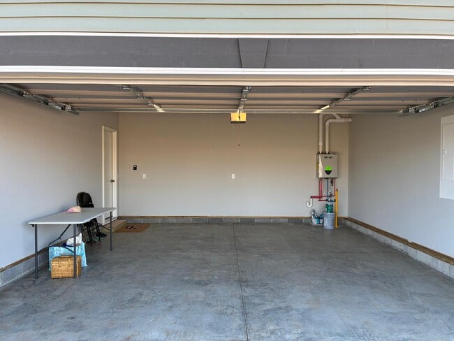 Building Photo - 813 Anise Ln