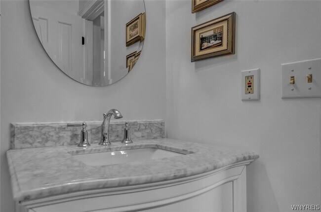 Building Photo - 5940 Thompson Rd