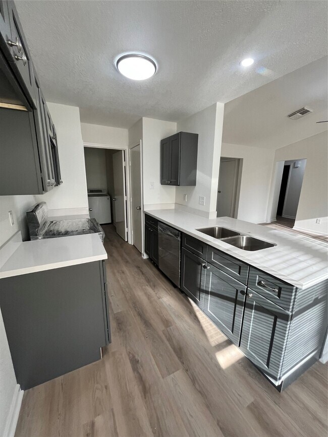Building Photo - 12811 Murr Way
