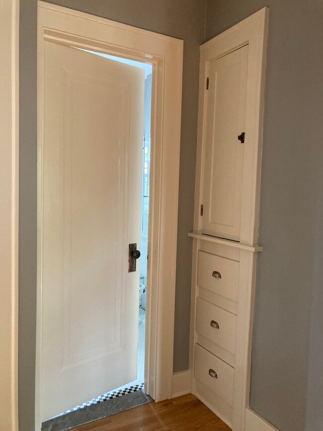 Hall with pantry - 903 E 2nd St