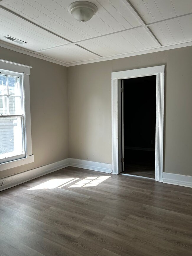 Building Photo - Spacious Four Bedroom Home