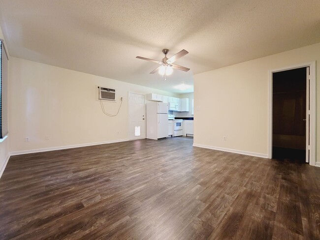 Building Photo - Remodeled 2 bed 1 bath