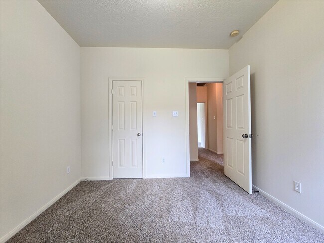 Building Photo - 802 Marksey Ct