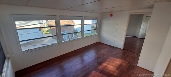 Building Photo - 5362 SE 65th Ave