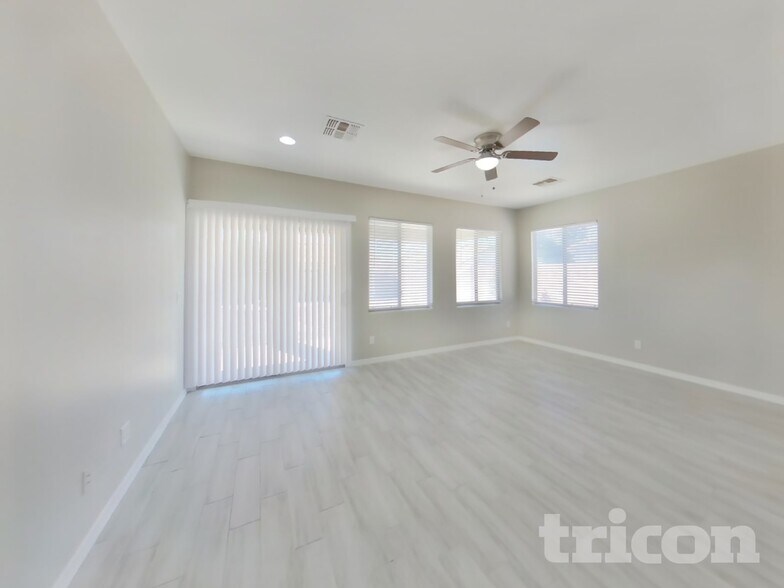 Building Photo - 819 W Dana Dr