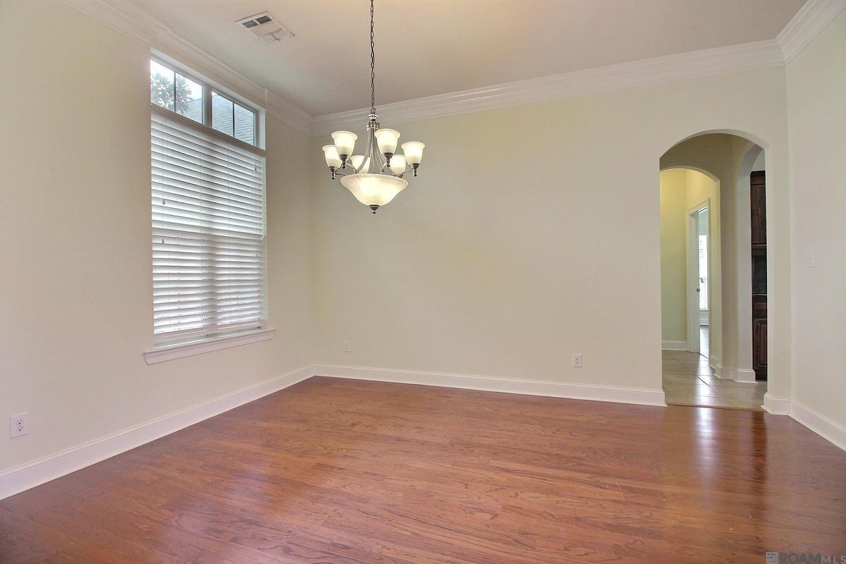 Building Photo - 20357 Chaumont Ave