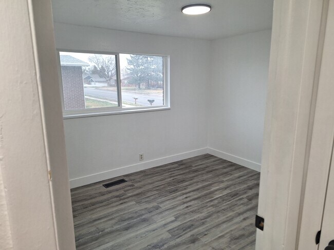 Building Photo - Roy 4-plex 2002