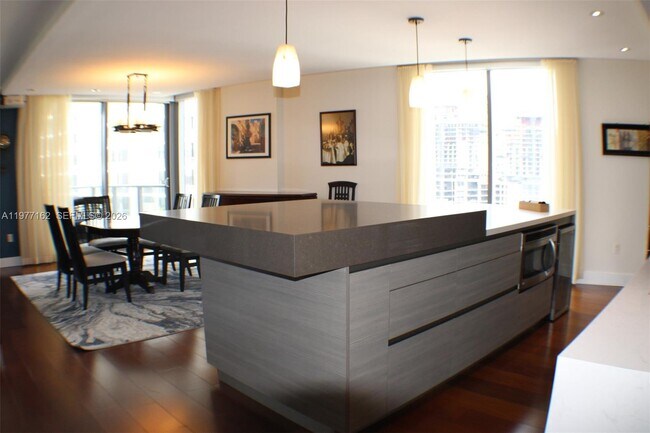 Building Photo - 31 SE 6th St