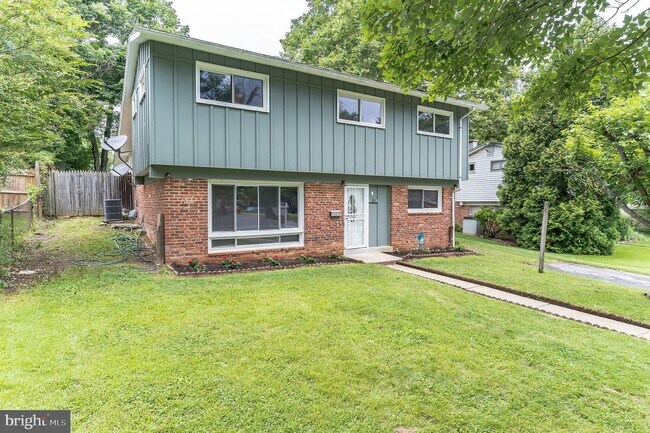 Primary Photo - 215 Thistle Dr