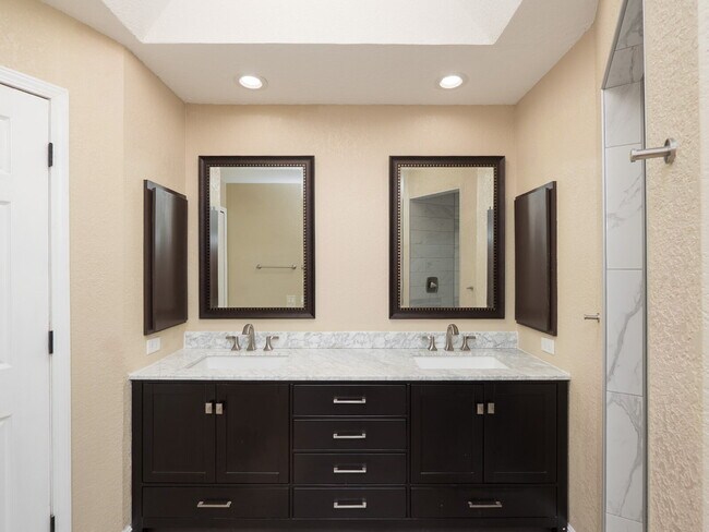 Building Photo - 3 BEDROOM • 2 BATHROOM • PRIVATE POOL • WATERFRONT • BOAT LIFT • ZERO DEPOSIT MOVE-IN AVAILABLE
