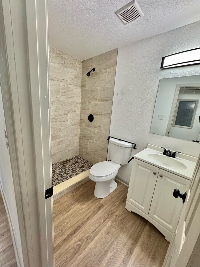 Building Photo - 6910 Cartier Cir