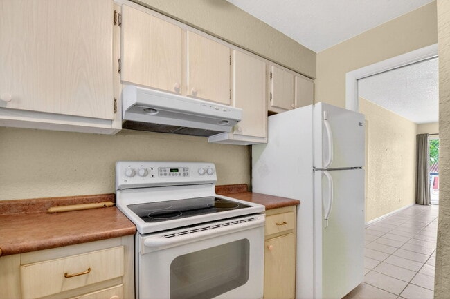 Building Photo - 510 Lake Shore Dr