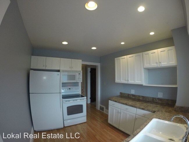 Building Photo - 13940 San Diego Ave