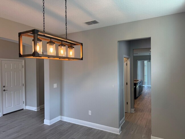 Building Photo - Spacious 5-Bedroom Riverview Home