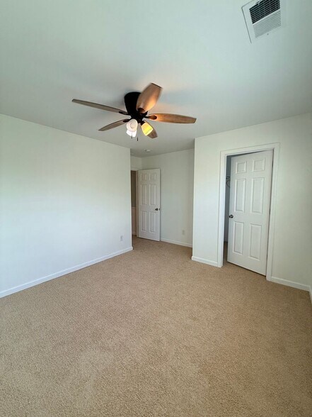 Building Photo - 5828 Bradshaw Ct