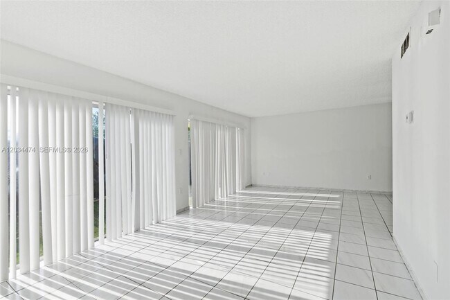 Building Photo - 15460 SW 82nd Ln