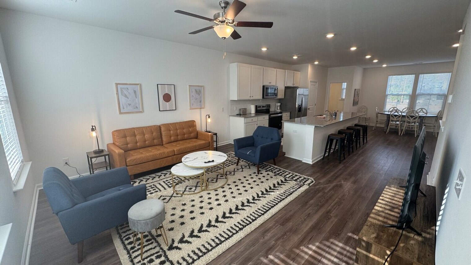 Building Photo - 153 Roxanne Dr