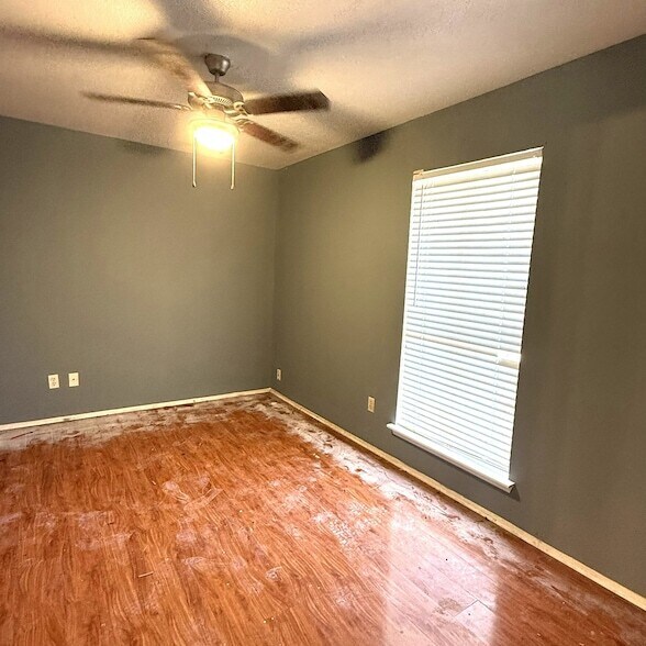 Building Photo - 10603 S Wilcrest Dr