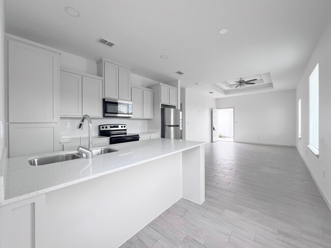 Building Photo - 1304 Shavano Dr