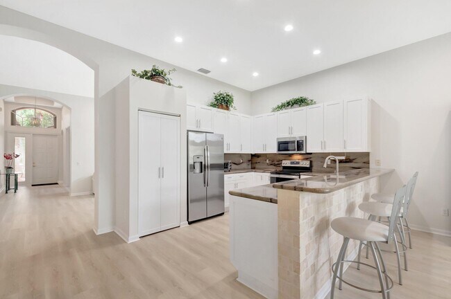 Building Photo - 7566 Pebble Shores Terrace