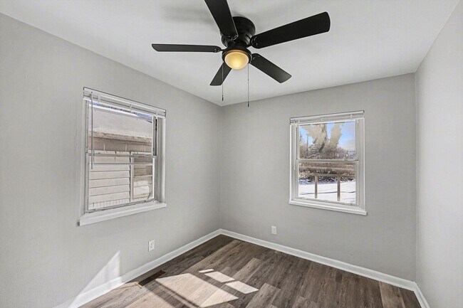 Building Photo - Beautiful 3 Bed 1 Bath Home