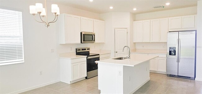 Building Photo - 413 Silver Palm Dr