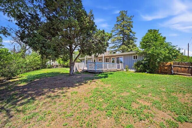Building Photo - $2,640.95- 4 Bed, 2 Bath Home in Denver with Patio Space and In Unit Laundry!
