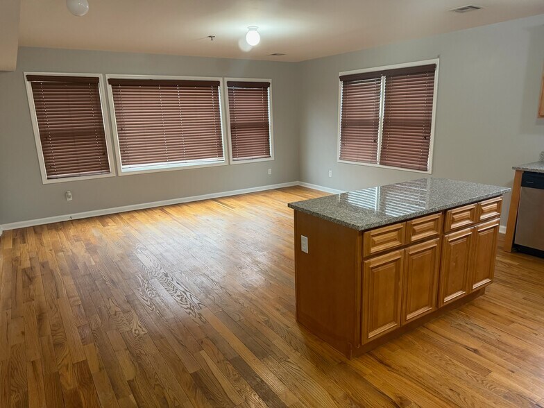 Building Photo - 104 Luttgen Pl