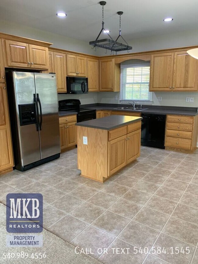 Building Photo - 2810 King St NE