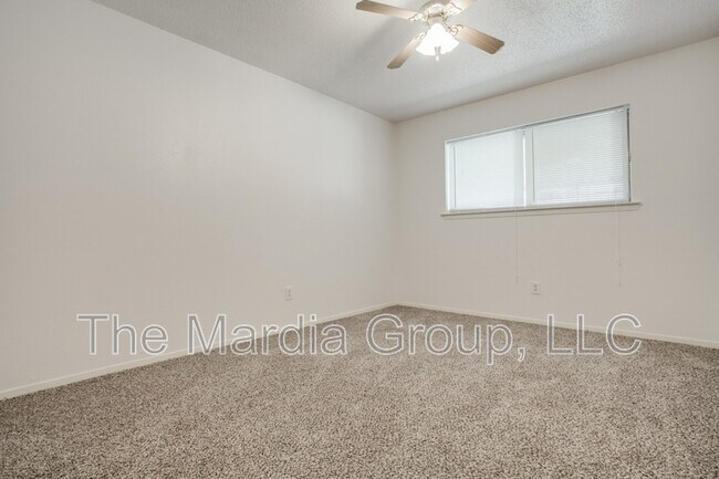 Building Photo - 1433 Virgie Joe Dr