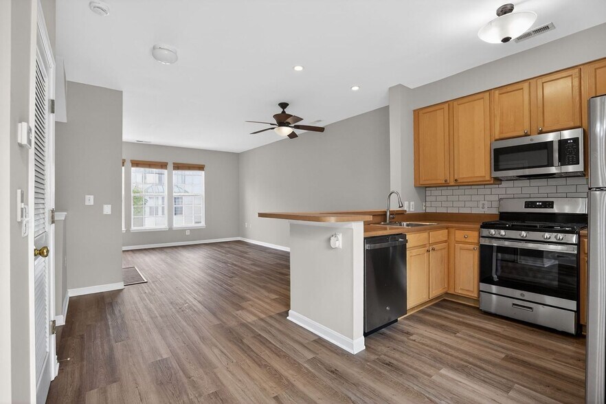 Building Photo - 23185 Blackthorn Square